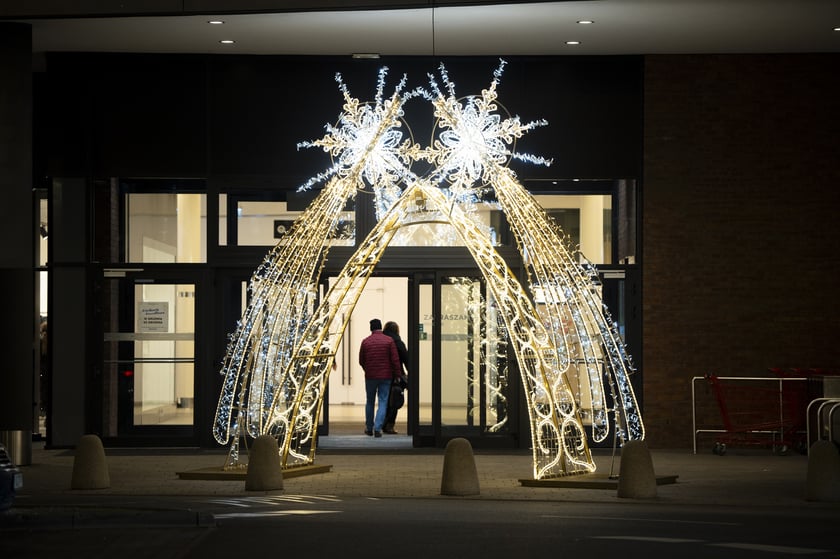 Świąteczne iluminacje we Wrocławiu, okolice CH Magnolia